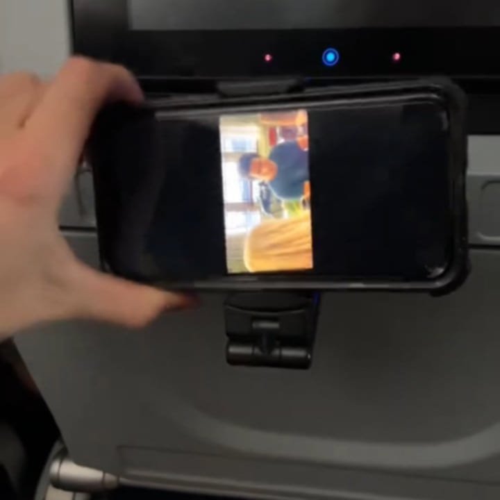 Read more about the article Perilogics Universal in Flight Airplane Phone Holder Mount