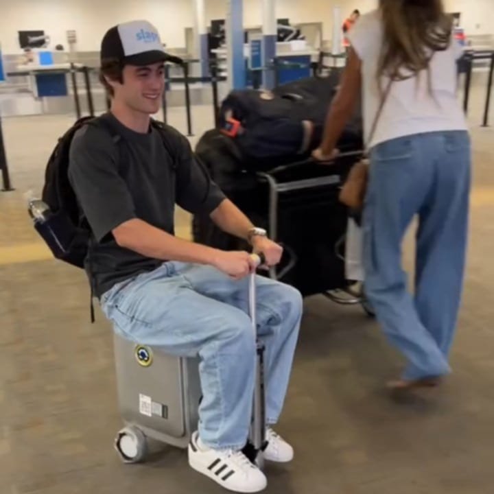 Read more about the article SE3S Smart Rideable Suitcase