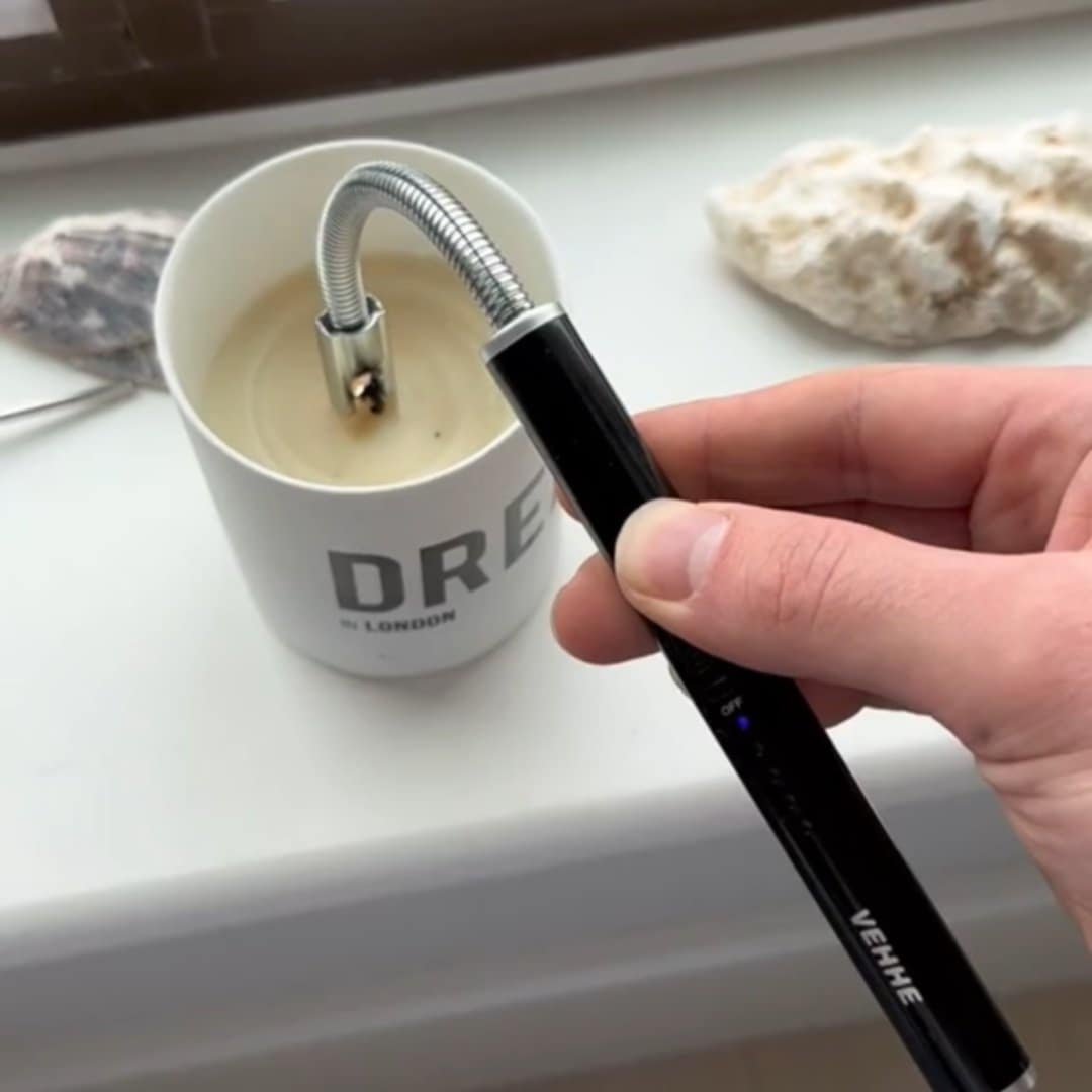 Read more about the article Safe & Windproof VEHHE Candle Lighter