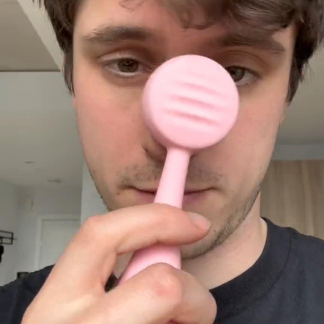 Read more about the article Smart Facial Cleansing Device