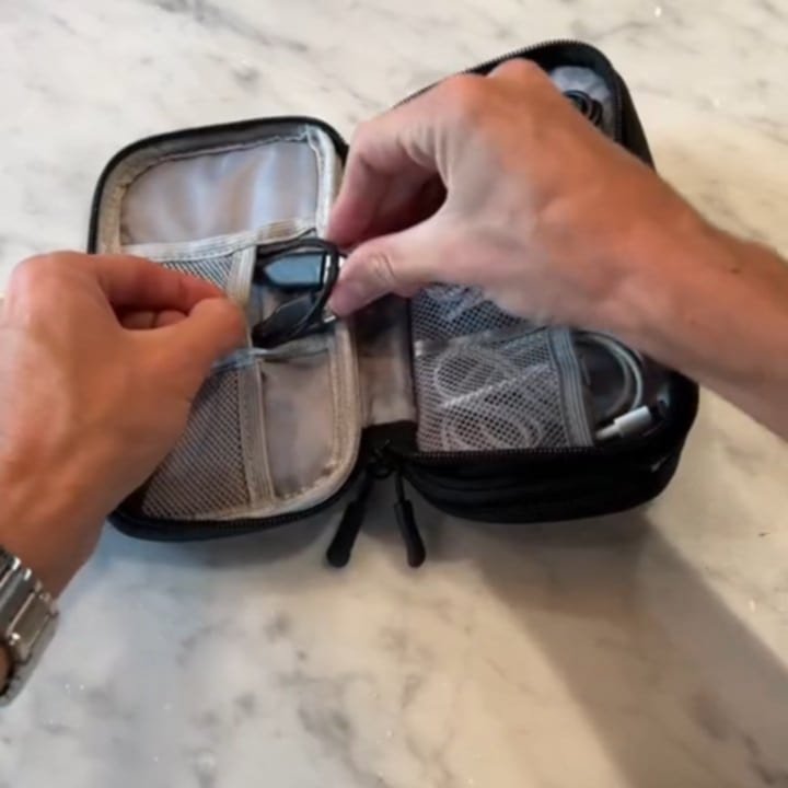 Read more about the article Water Resistant Cable Organizer Bag