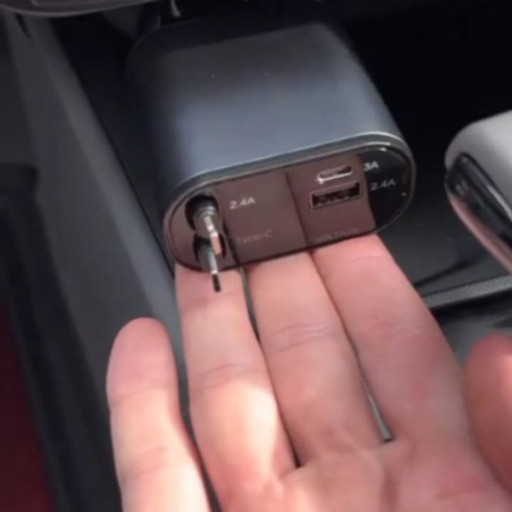 Read more about the article LISEN 4 in 1 Retractable Car Charger