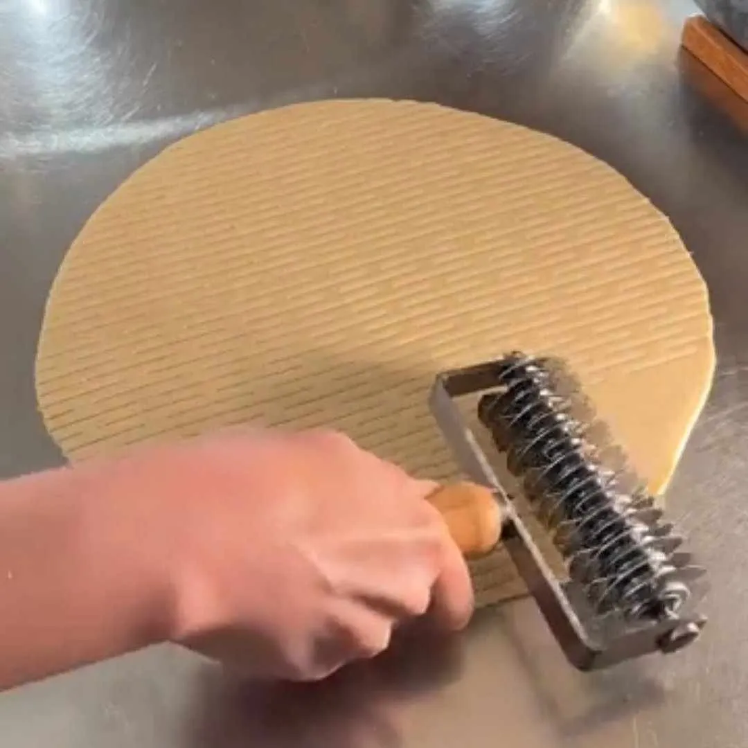 Read more about the article Pastry Lattice Roller Cutter